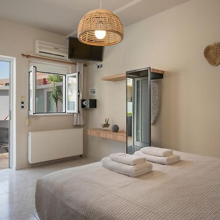 Sun Ray Studios Agia Marina 外观 照片